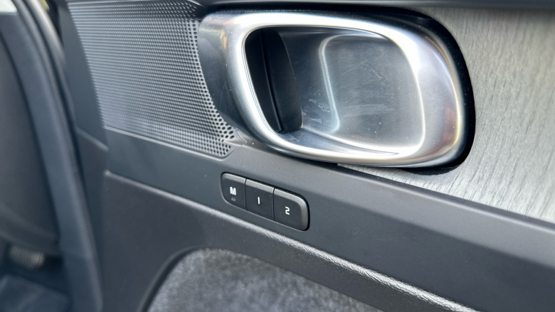 Volvo XC40 2.0 B3P Plus Dark 5dr Auto Petrol Estate